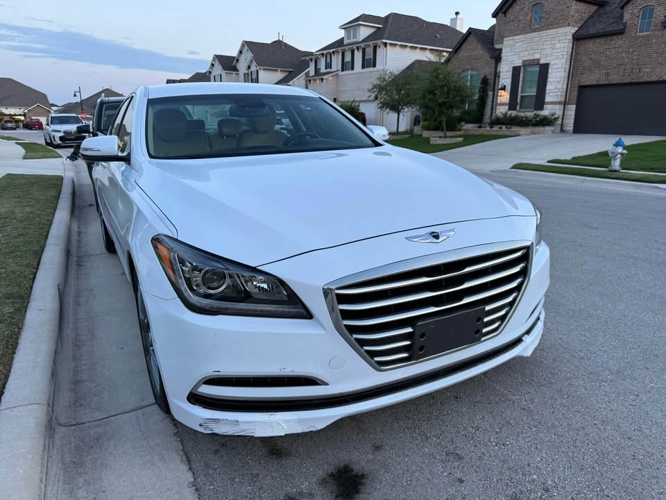 2015 Hyundai Genesis - Image 2 of 18
