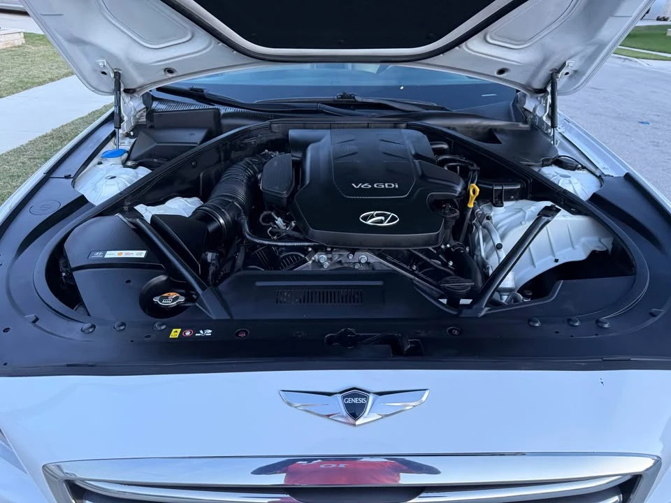 2015 Hyundai Genesis - Image 12 of 18