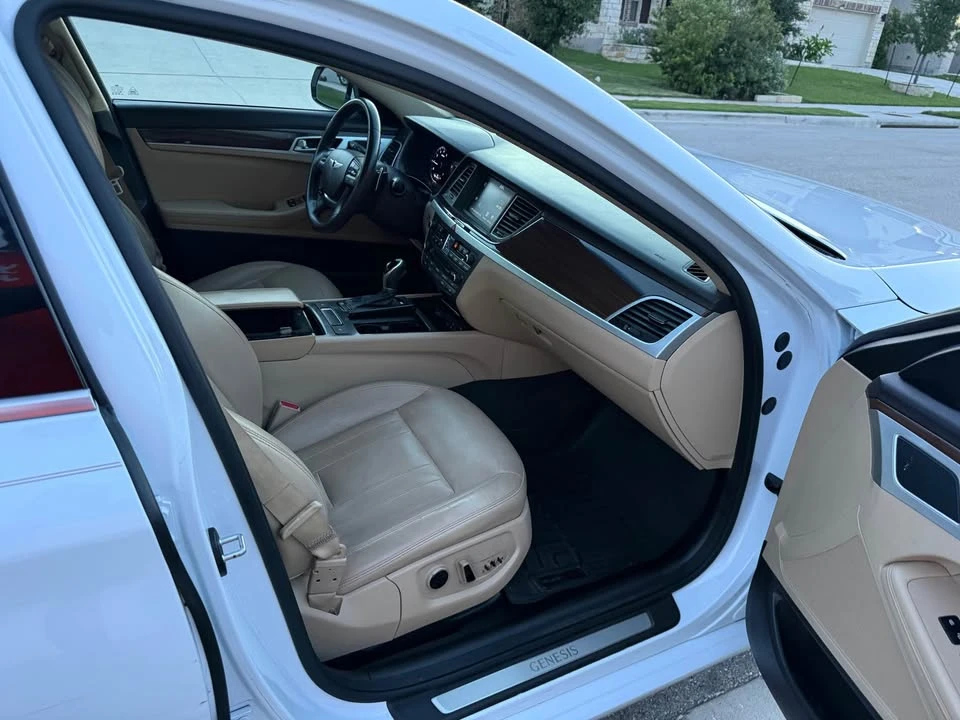 2015 Hyundai Genesis - Image 8 of 18