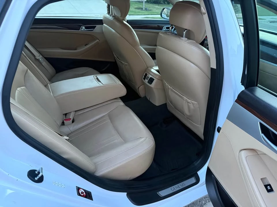 2015 Hyundai Genesis - Image 9 of 18