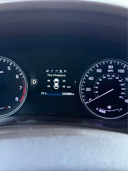2015 Hyundai Genesis - Image 17 of 18