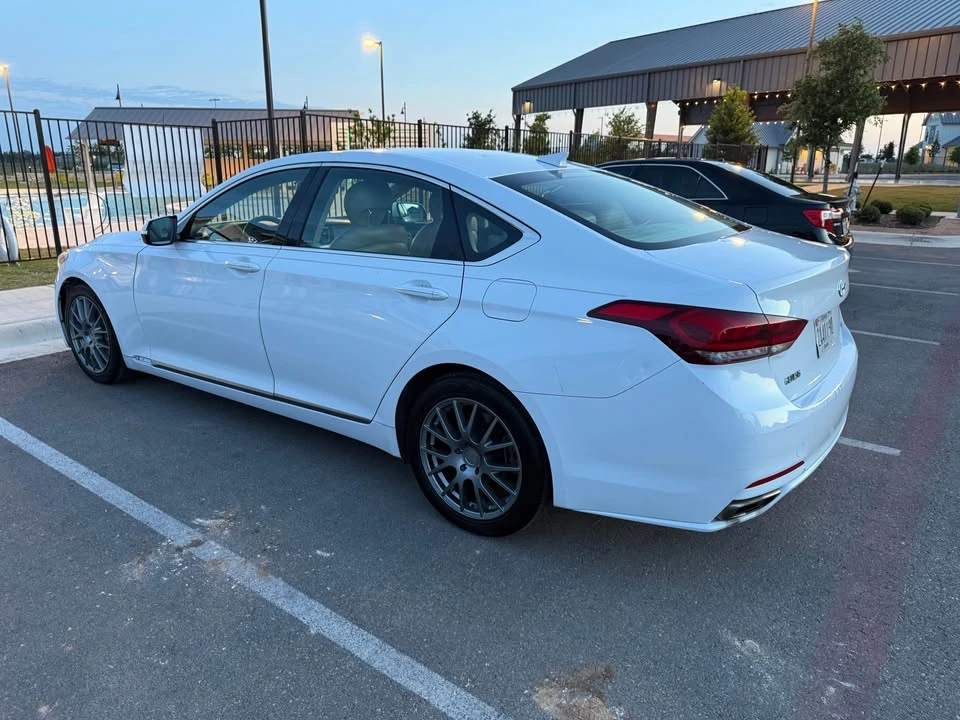 2015 Hyundai Genesis - Image 16 of 18