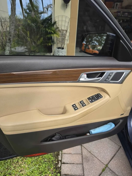 2015 Hyundai Genesis - Image 7 of 11
