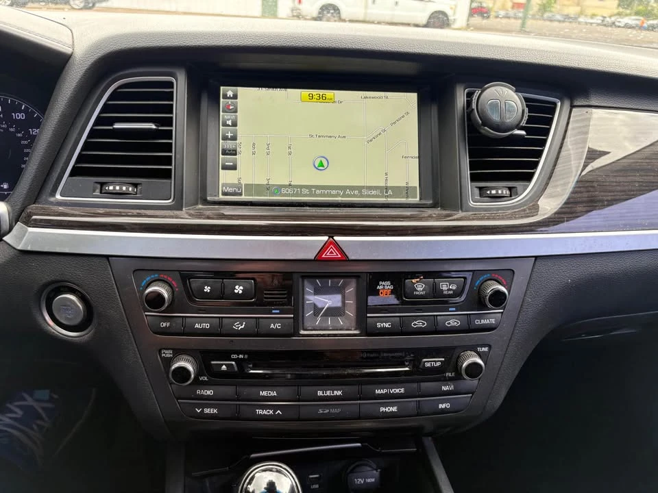 2015 Hyundai Genesis - Image 10 of 14