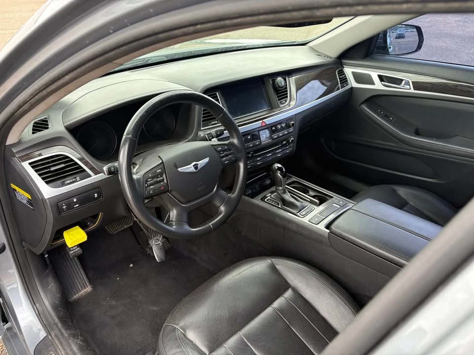 2015 Hyundai Genesis - Image 9 of 14