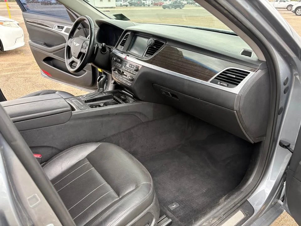 2015 Hyundai Genesis - Image 12 of 14