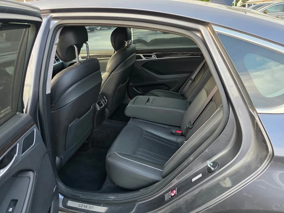 2015 Hyundai Genesis - Image 12 of 15