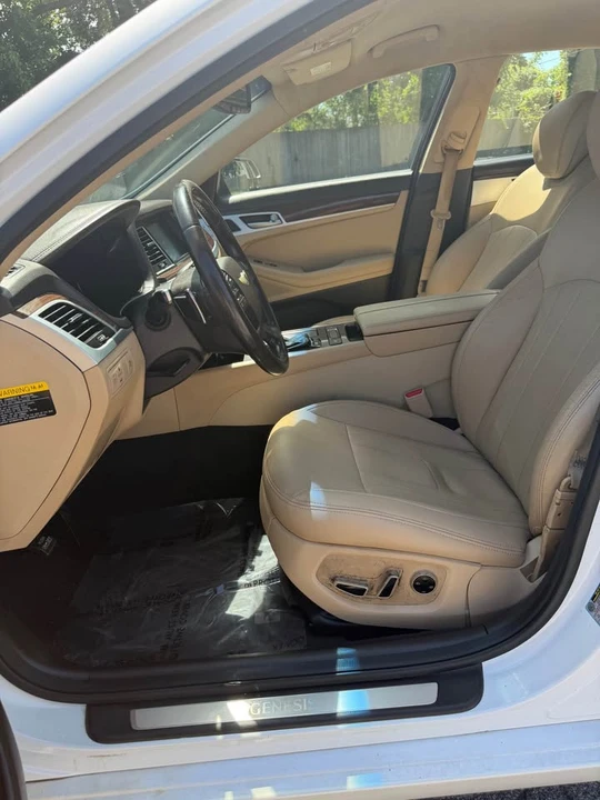 2015 Hyundai Genesis - Image 12 of 16