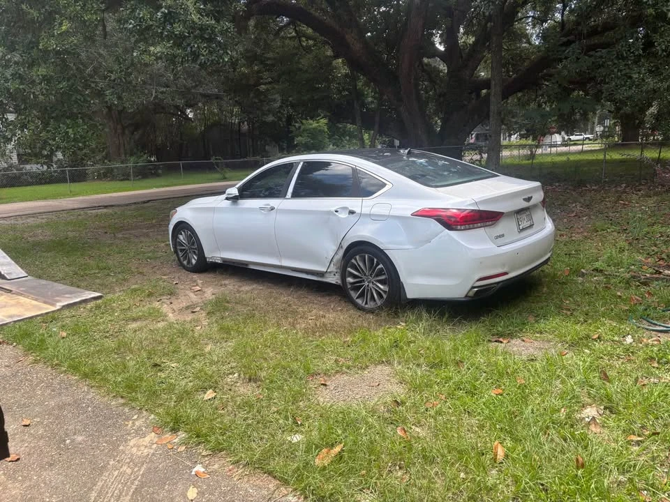2015 Hyundai Genesis - Image 8 of 9