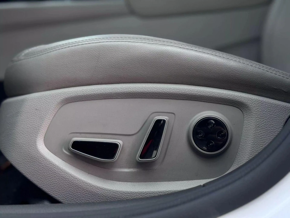 2015 Hyundai Genesis - Image 20 of 21