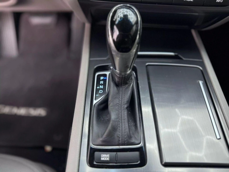 2015 Hyundai Genesis - Image 16 of 21