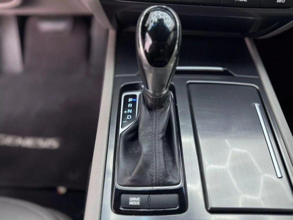 2015 Hyundai Genesis - Image 16 of 21