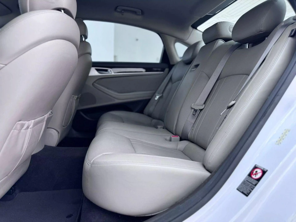 2015 Hyundai Genesis - Image 10 of 21