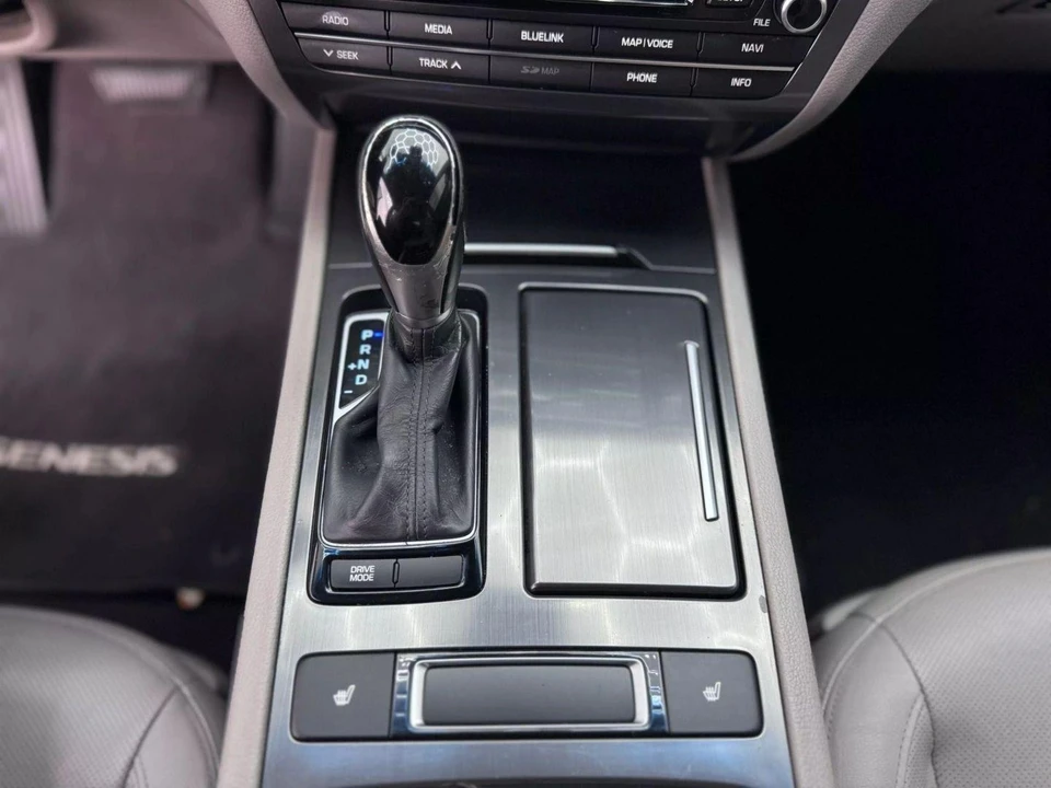 2015 Hyundai Genesis - Image 15 of 21
