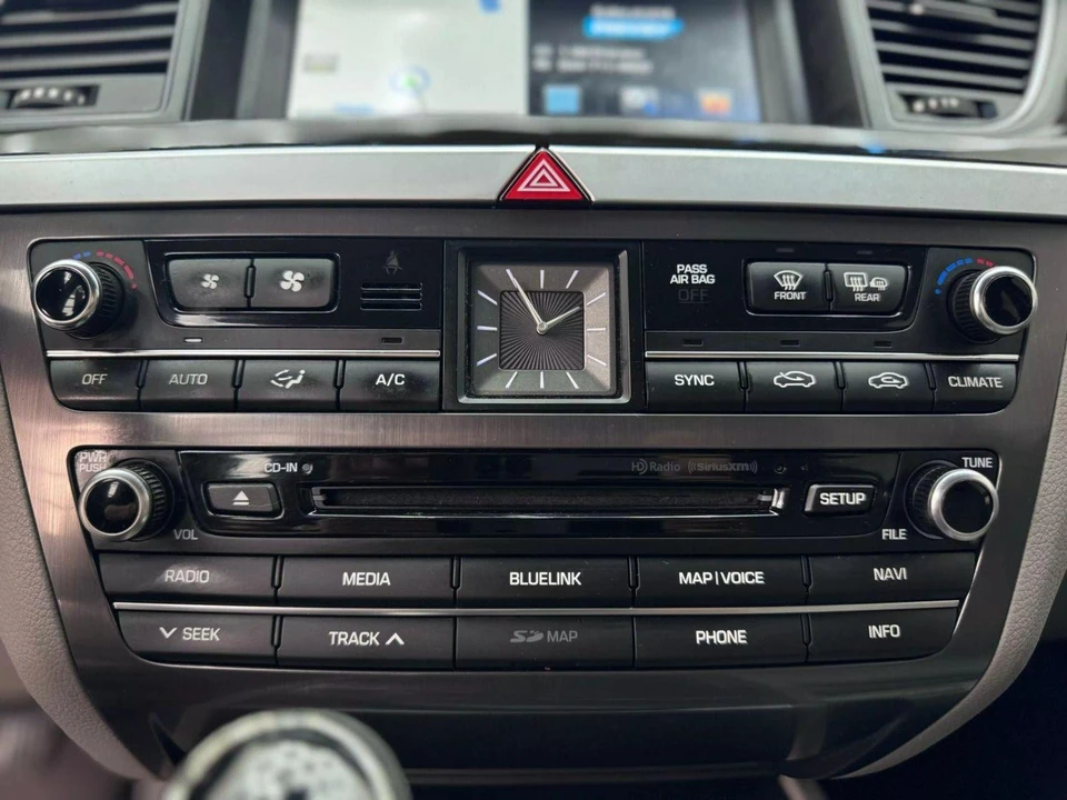 2015 Hyundai Genesis - Image 14 of 21