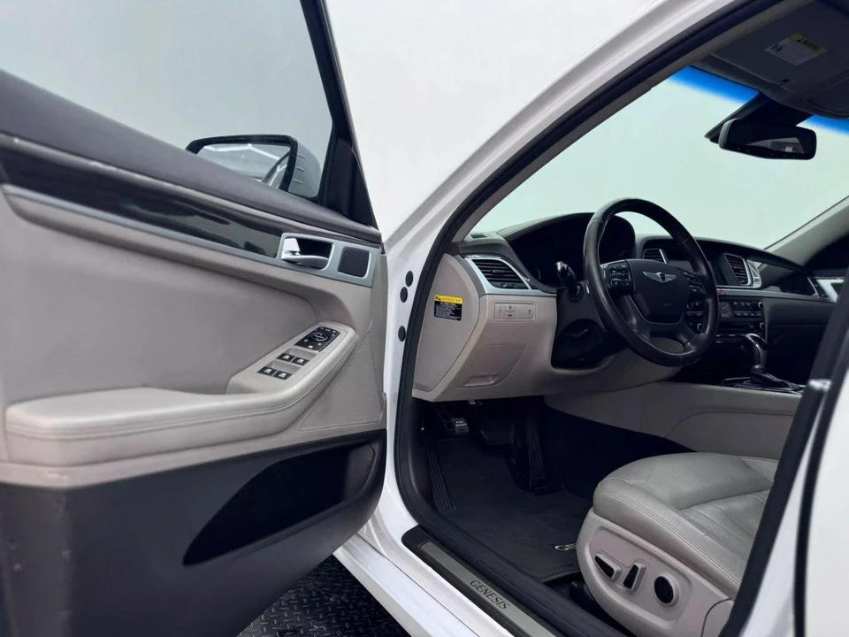 2015 Hyundai Genesis - Image 7 of 21