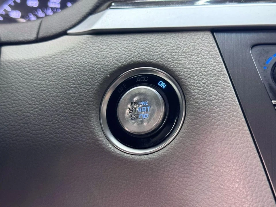 2015 Hyundai Genesis - Image 17 of 21