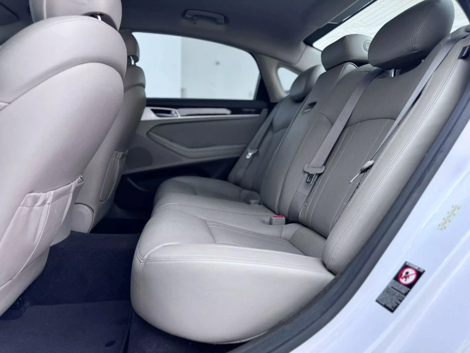 2015 Hyundai Genesis - Image 10 of 21