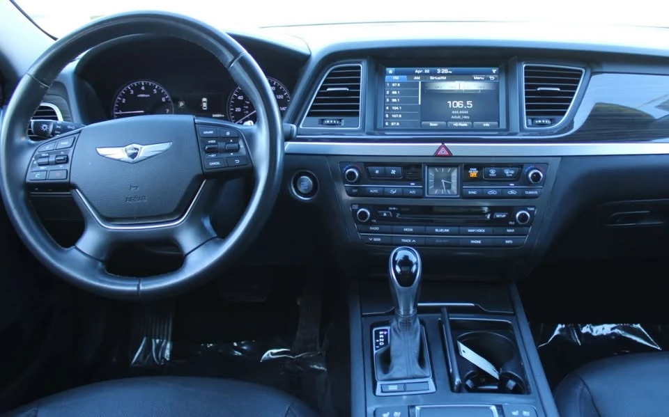 2015 Hyundai Genesis - Image 15 of 20