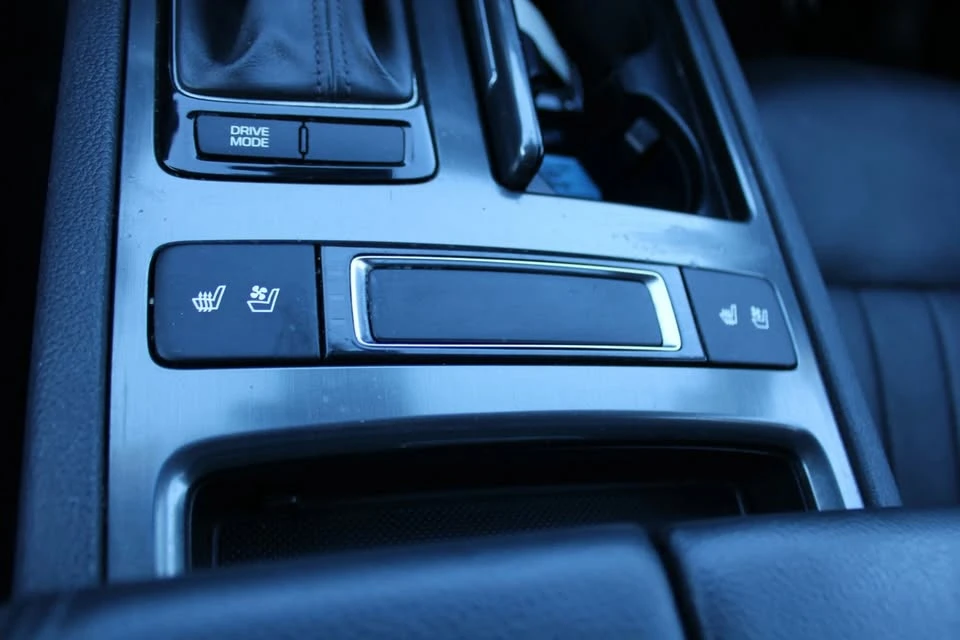 2015 Hyundai Genesis - Image 13 of 20