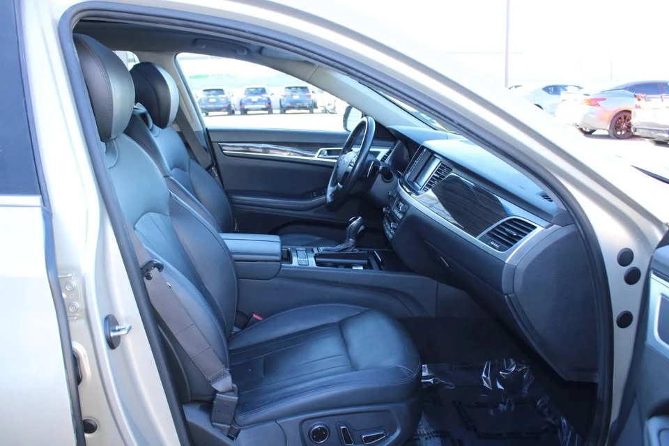 2015 Hyundai Genesis - Image 18 of 20