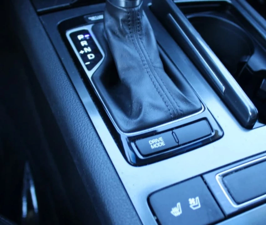 2015 Hyundai Genesis - Image 12 of 20