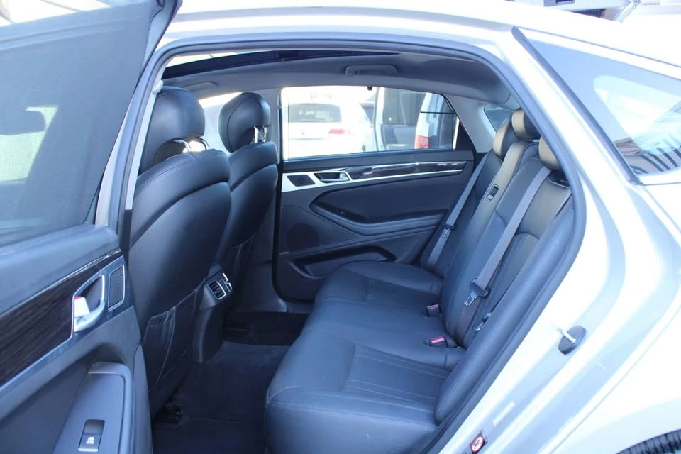 2015 Hyundai Genesis - Image 16 of 20