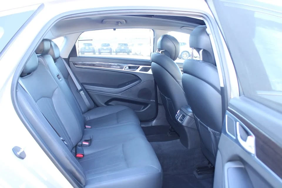 2015 Hyundai Genesis - Image 17 of 20