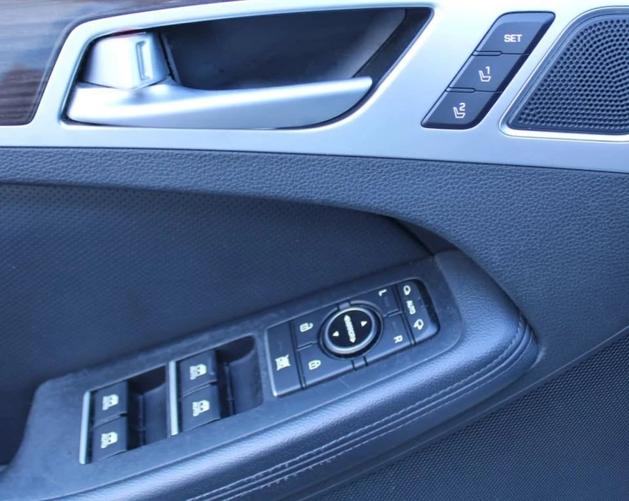 2015 Hyundai Genesis - Image 20 of 20