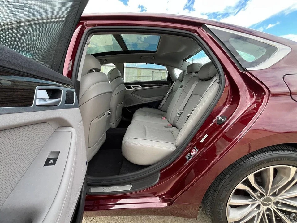 2015 Hyundai Genesis - Image 15 of 21