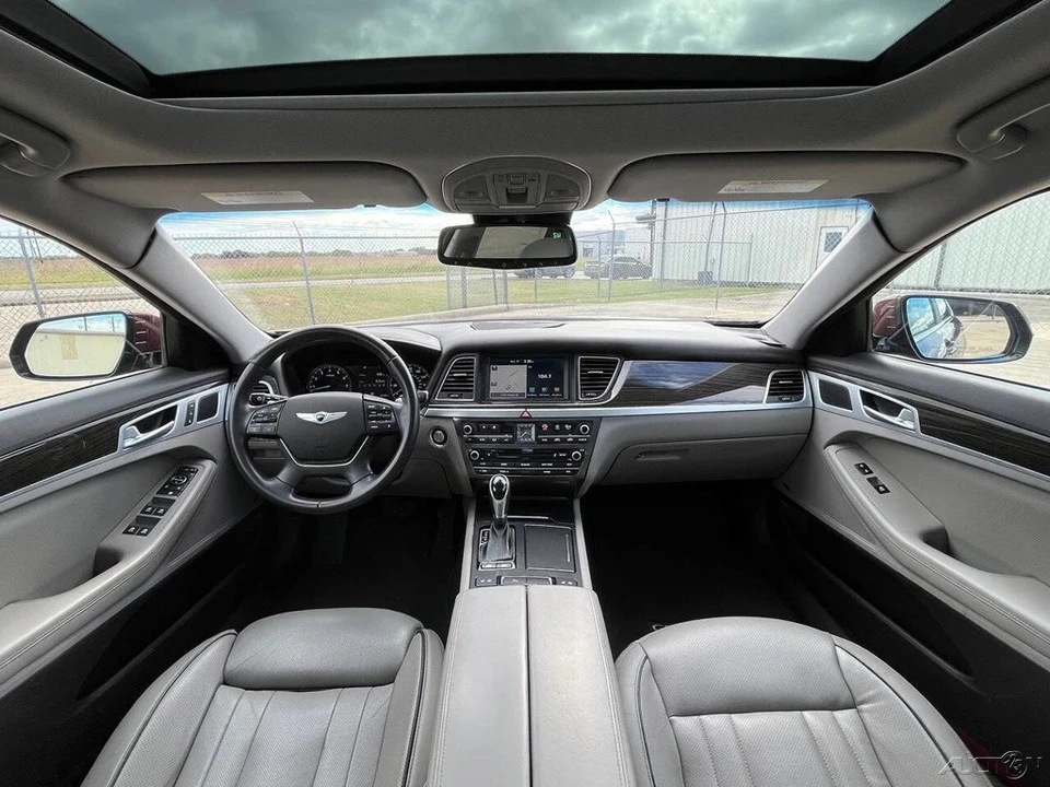 2015 Hyundai Genesis - Image 17 of 21