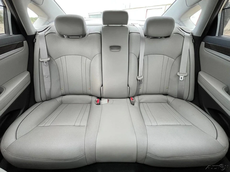 2015 Hyundai Genesis - Image 18 of 21