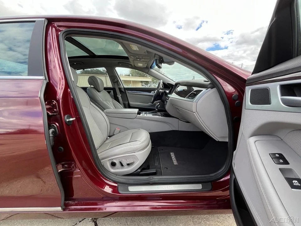 2015 Hyundai Genesis - Image 14 of 21