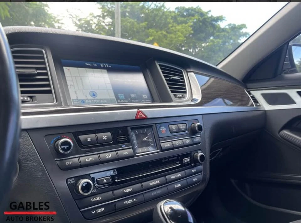 2015 Hyundai Genesis - Image 7 of 10