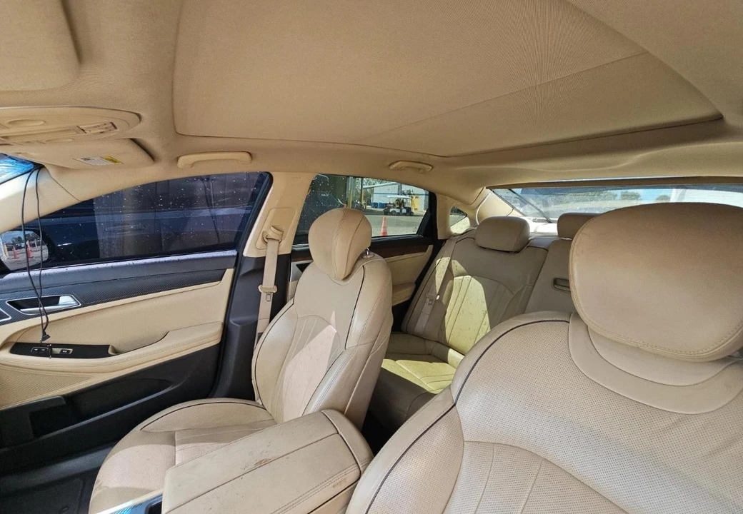 2015 Hyundai Genesis - Image 16 of 18