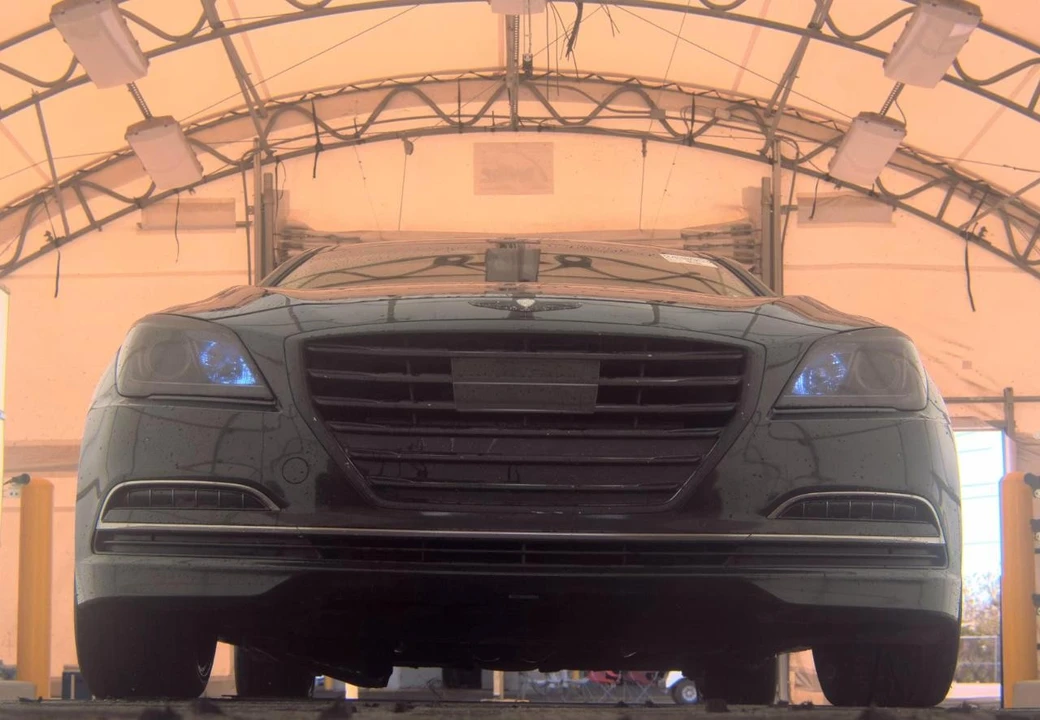 2015 Hyundai Genesis - Image 7 of 18