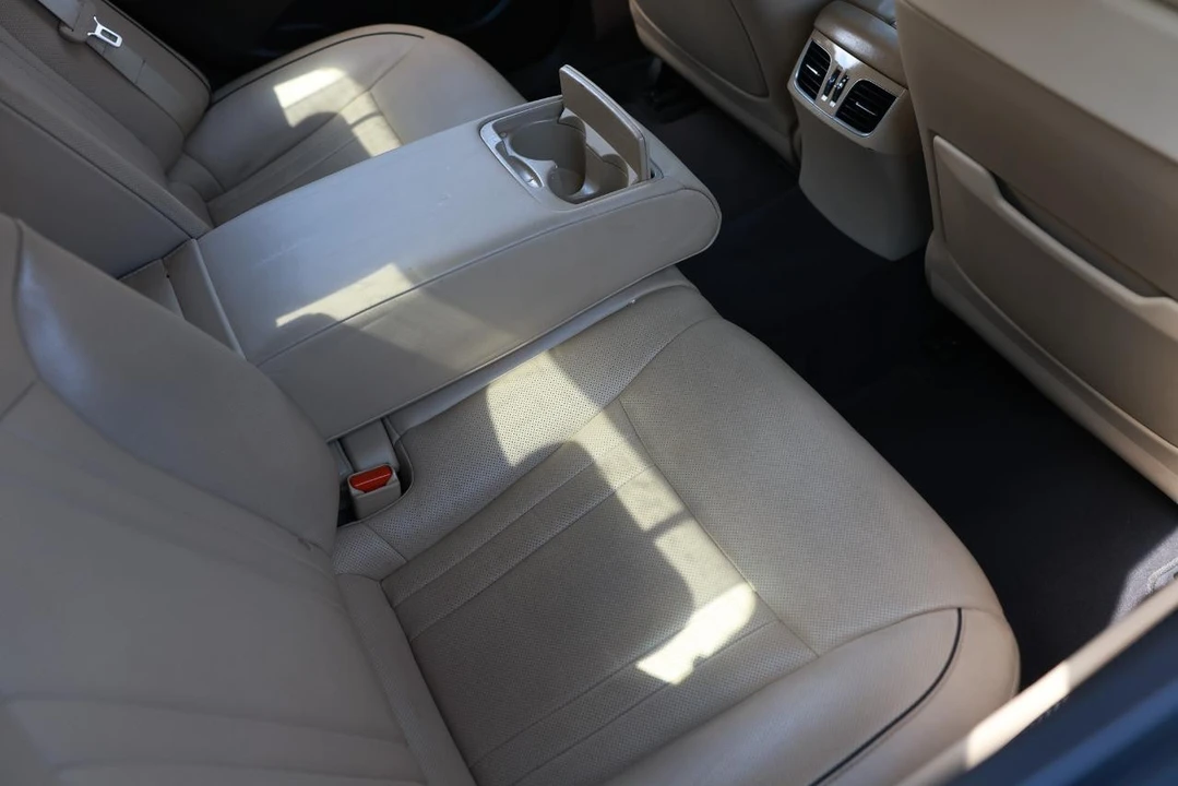 2015 Hyundai Genesis - Image 10 of 21