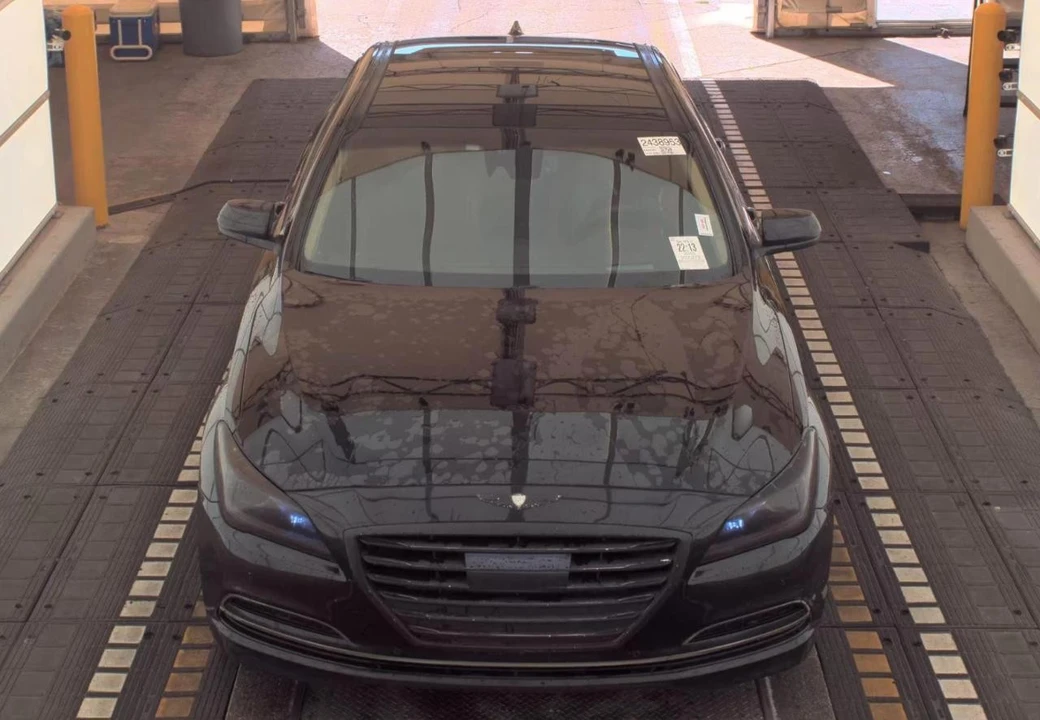 2015 Hyundai Genesis - Image 8 of 18
