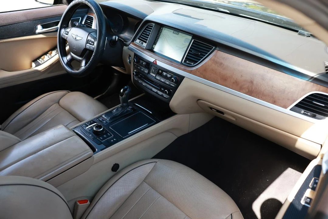 2015 Hyundai Genesis - Image 14 of 21