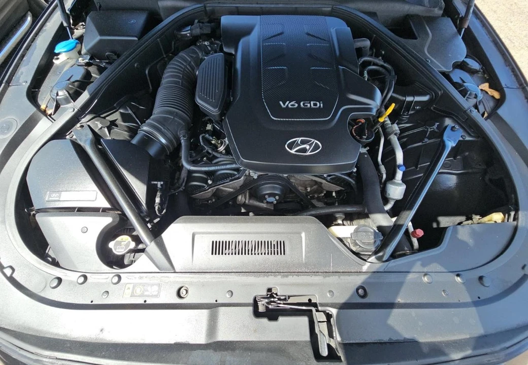 2015 Hyundai Genesis - Image 17 of 18