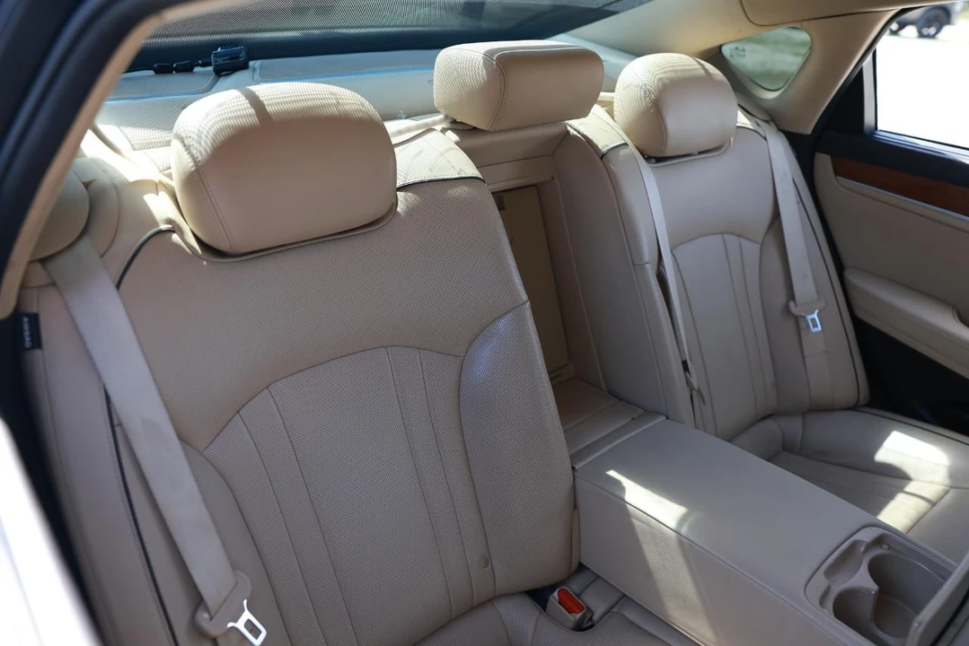 2015 Hyundai Genesis - Image 12 of 21
