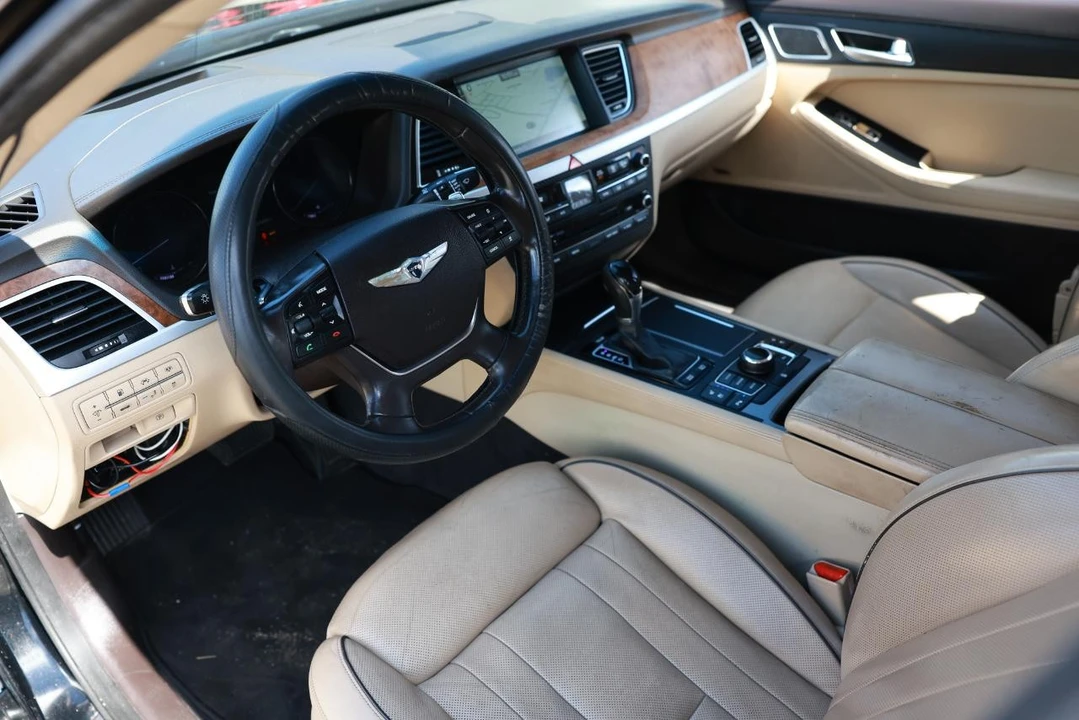 2015 Hyundai Genesis - Image 4 of 21