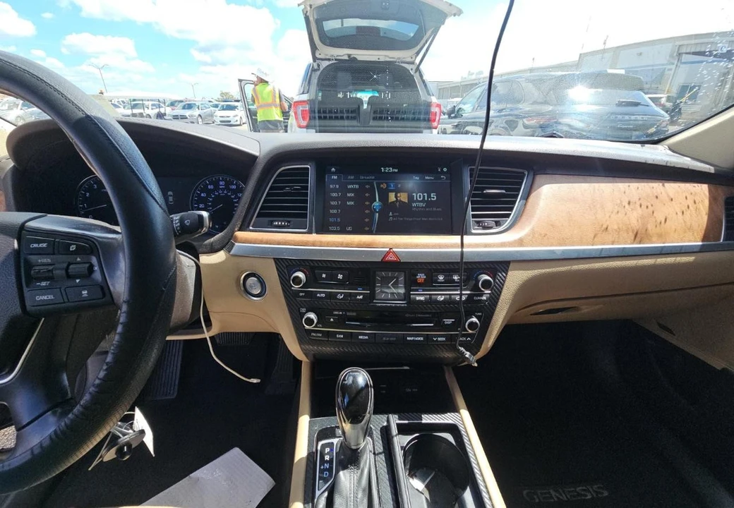 2015 Hyundai Genesis - Image 12 of 18