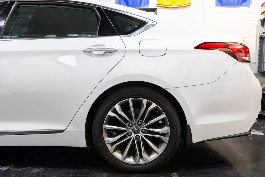 2015 Hyundai Genesis - Image 7 of 12