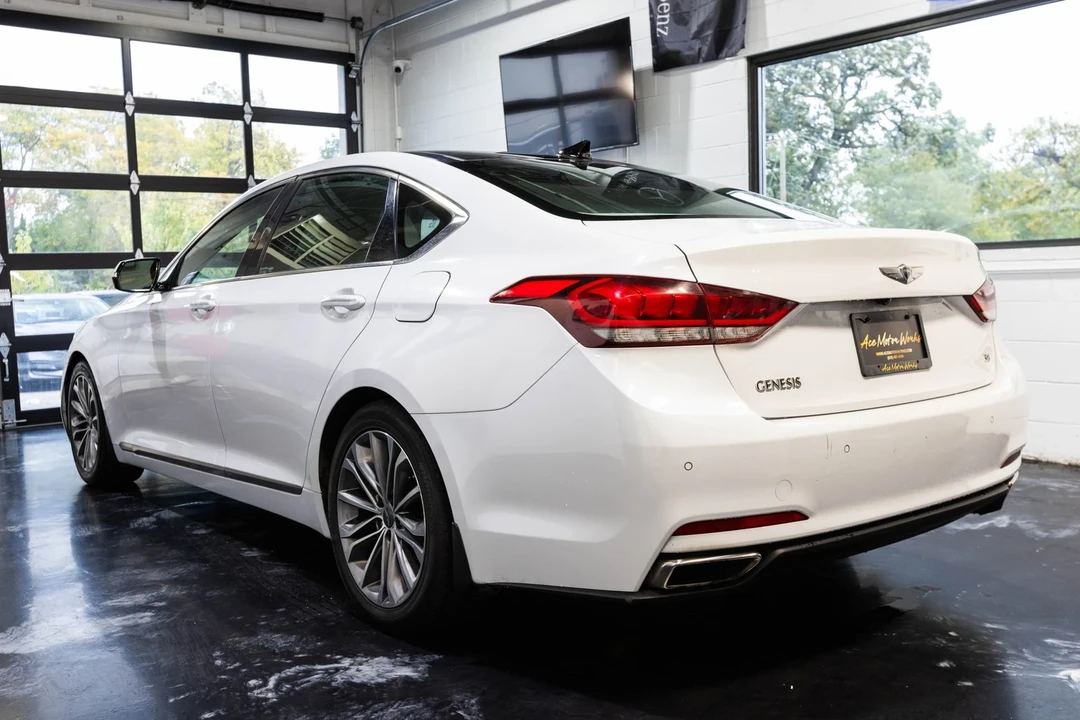 2015 Hyundai Genesis - Image 9 of 12