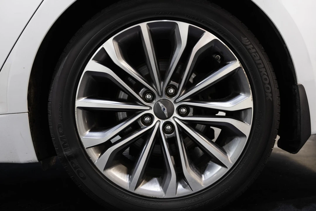 2015 Hyundai Genesis - Image 8 of 12