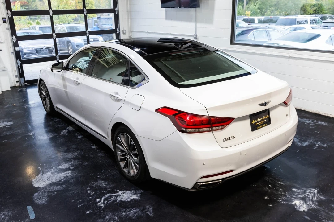 2015 Hyundai Genesis - Image 10 of 12