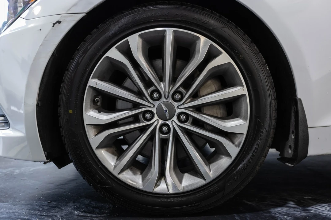 2015 Hyundai Genesis - Image 4 of 12