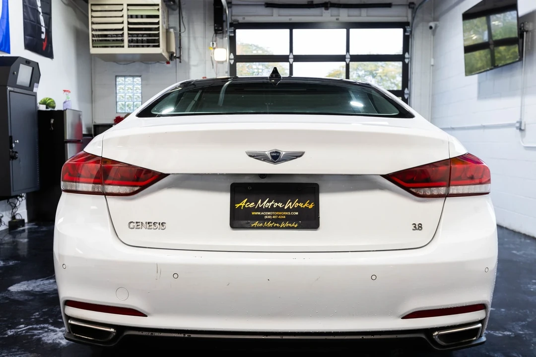 2015 Hyundai Genesis - Image 11 of 12