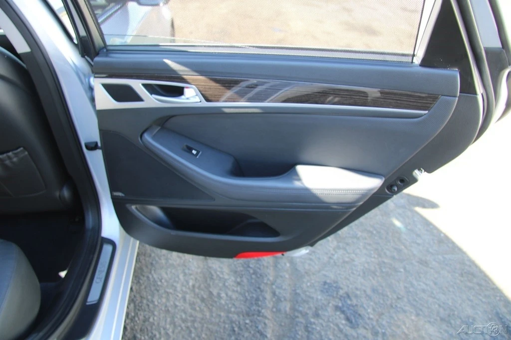 2015 Hyundai Genesis - Image 21 of 21